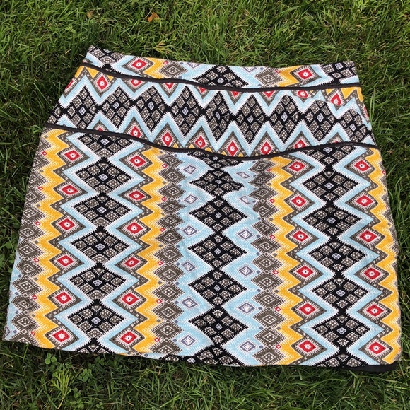 Geometric design skirt - Picture 1 of 8